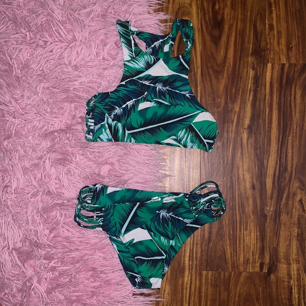 Cupshe bikini . Only worn once perfect condition